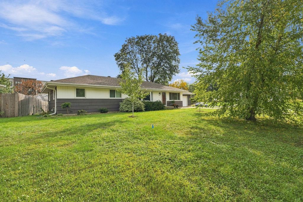 8413 Meadow Lake Road E, New Hope, MN 55428 — photo 4