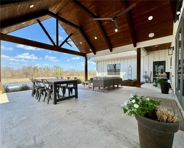 266 E County Road 2180, Kingsville, TX 78363