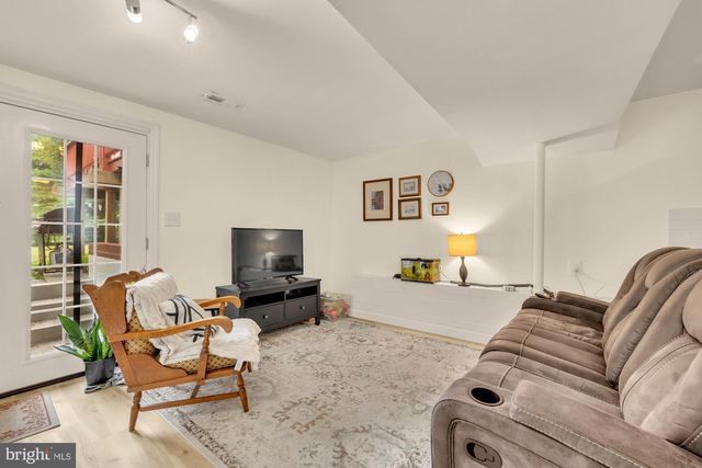 6616 KERNS RD, Falls Church, VA 22042