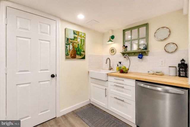 6616 KERNS RD, Falls Church, VA 22042