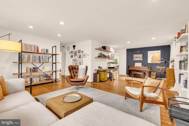 6616 KERNS RD, Falls Church, VA 22042