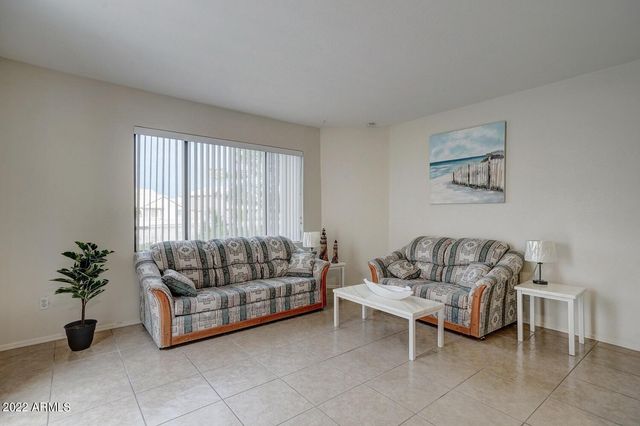 517 S MARINA Drive, Gilbert, AZ 85233