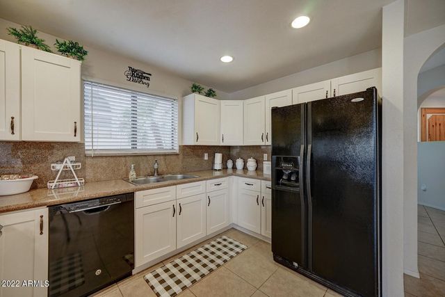 517 S MARINA Drive, Gilbert, AZ 85233