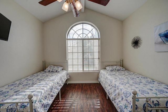 517 S MARINA Drive, Gilbert, AZ 85233