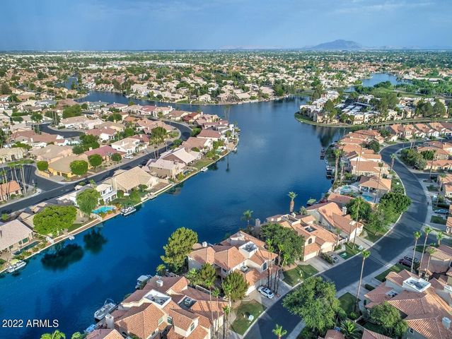 517 S MARINA Drive, Gilbert, AZ 85233