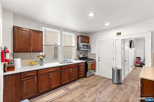 92 Devine Street, Newark, NJ 07106