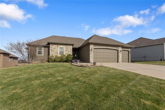 4929 S Brittany Drive, Blue Springs, MO 64015