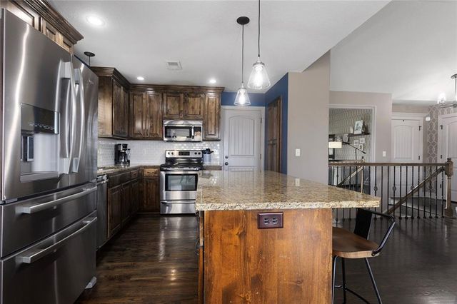 4929 S Brittany Drive, Blue Springs, MO 64015