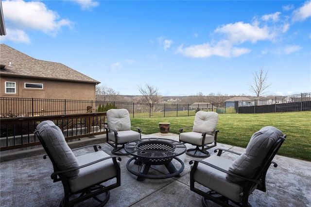 4929 S Brittany Drive, Blue Springs, MO 64015