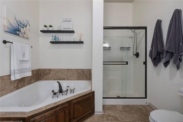 4929 S Brittany Drive, Blue Springs, MO 64015