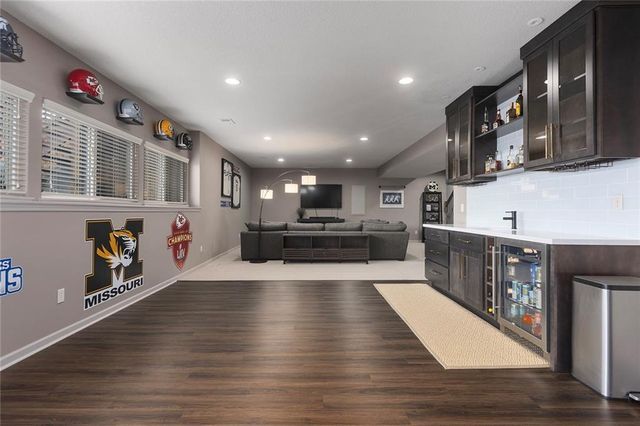 4929 S Brittany Drive, Blue Springs, MO 64015