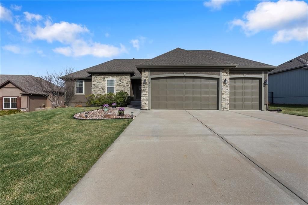 4929 S Brittany Drive, Blue Springs, MO 64015