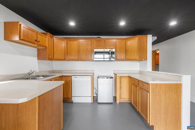 2947 MERRIE MEADOWS LN, Keswick, VA 22947