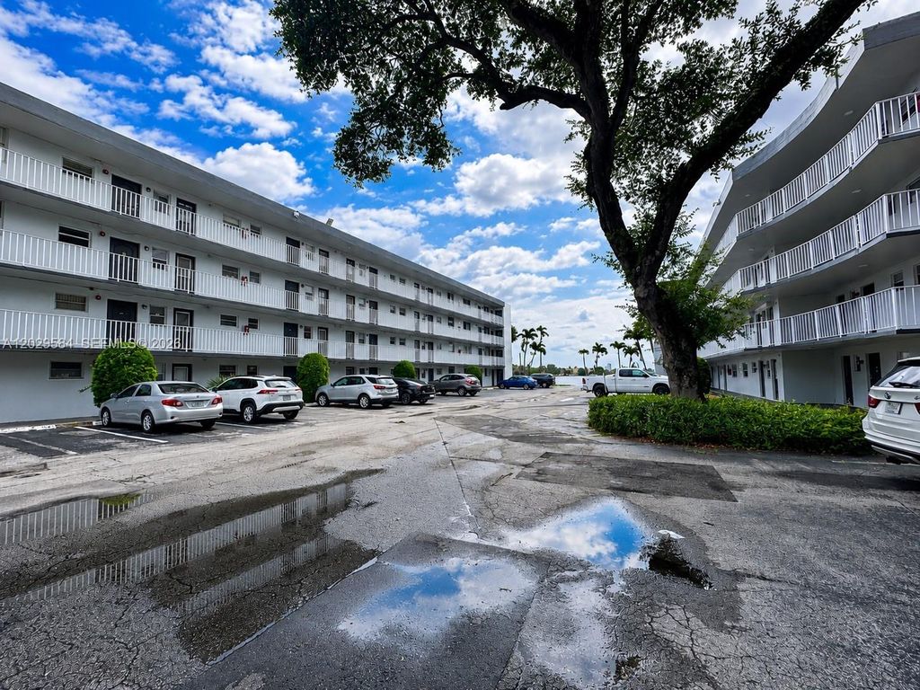 447 NE 195th Street 115, Miami, FL 33179