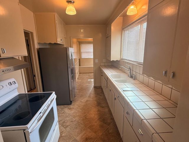 19 West Street, Salinas, CA 93901