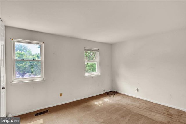 8 SHEFFIELD CT, Reading, PA 19601