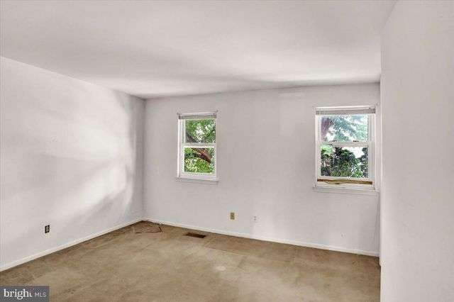 8 SHEFFIELD CT, Reading, PA 19601