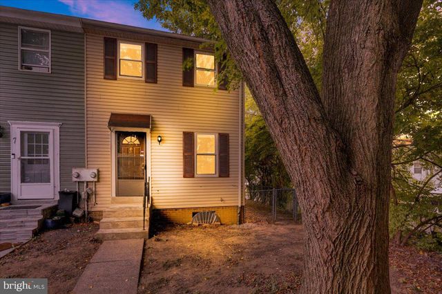 8 SHEFFIELD CT, Reading, PA 19601