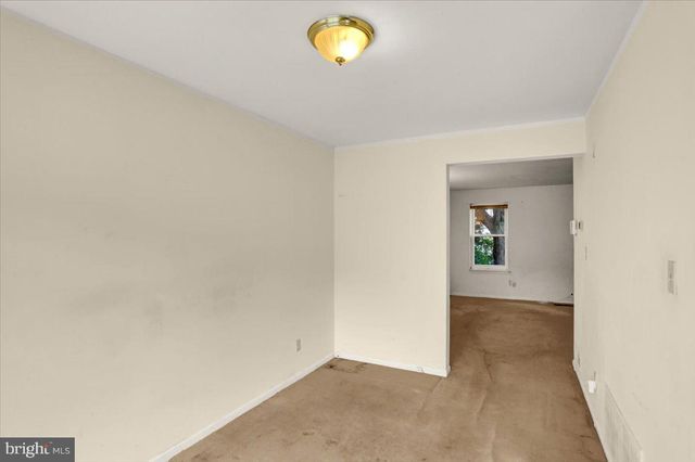 8 SHEFFIELD CT, Reading, PA 19601