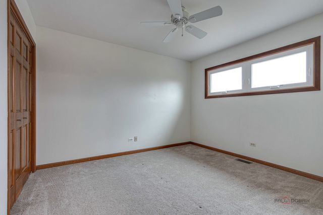 1090 Hawthorne Avenue, Gurnee, IL 60031