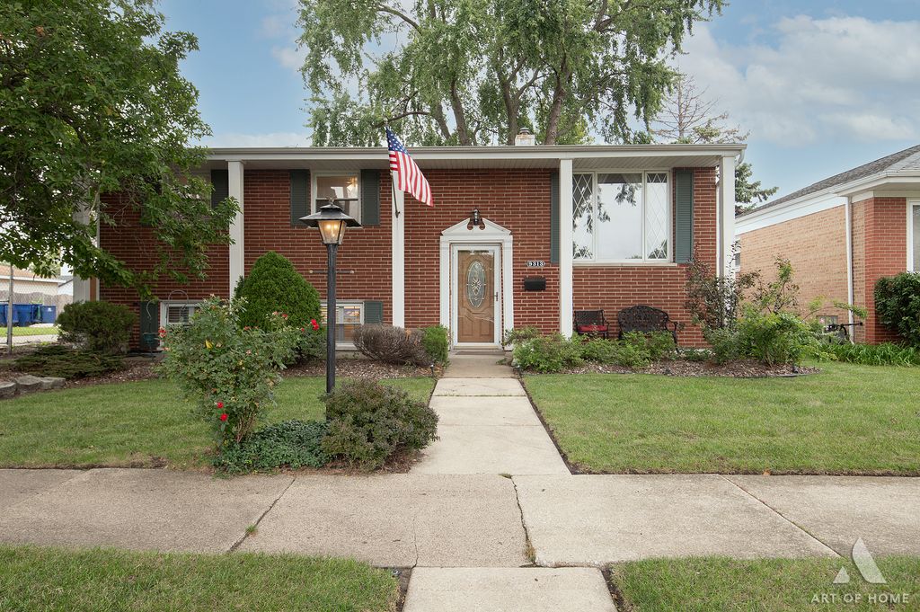 9313 Parkside Avenue, Oak Lawn, IL 60453 — exterior