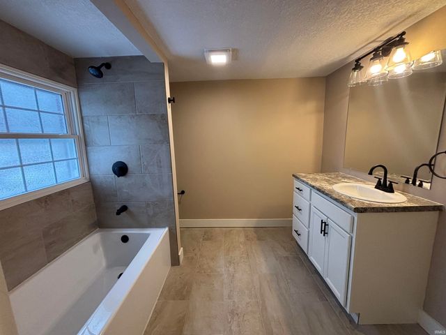 3718 Spruce Drive, Fort Wayne, IN 46809