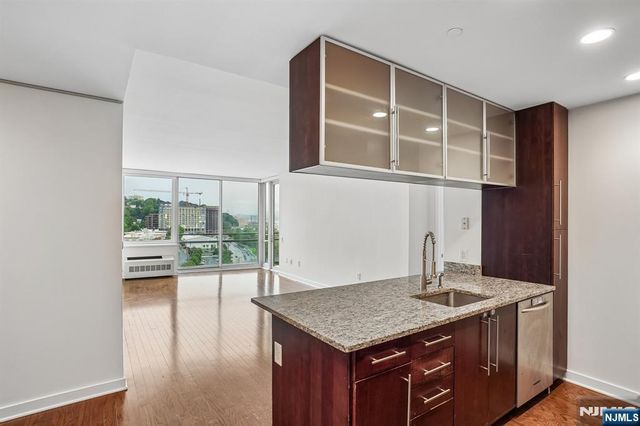 1215 Hudson Park, Edgewater, NJ 07020