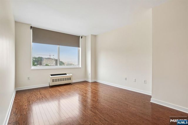 1215 Hudson Park, Edgewater, NJ 07020