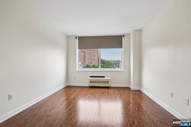 1215 Hudson Park, Edgewater, NJ 07020