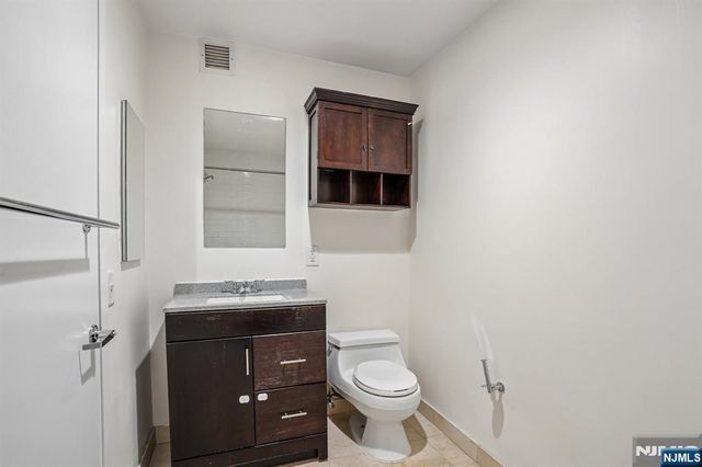1215 Hudson Park, Edgewater, NJ 07020