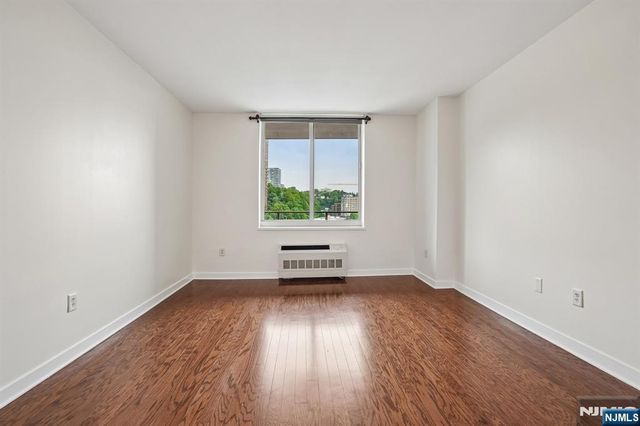 1215 Hudson Park, Edgewater, NJ 07020