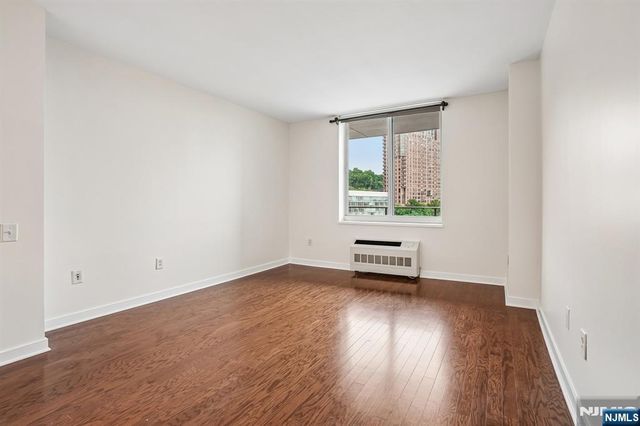 1215 Hudson Park, Edgewater, NJ 07020