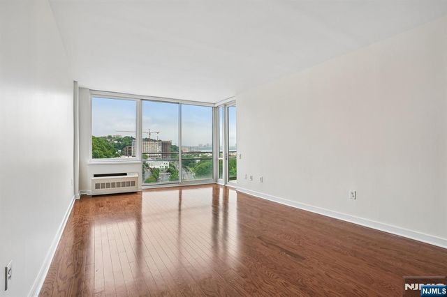 1215 Hudson Park, Edgewater, NJ 07020