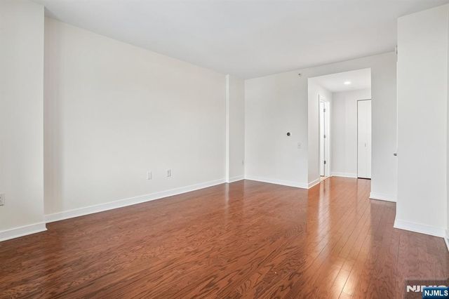 1215 Hudson Park, Edgewater, NJ 07020