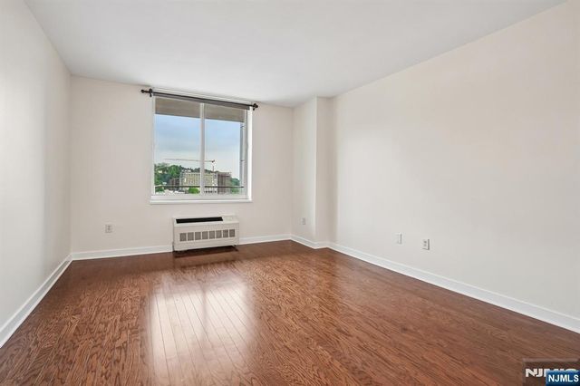 1215 Hudson Park, Edgewater, NJ 07020