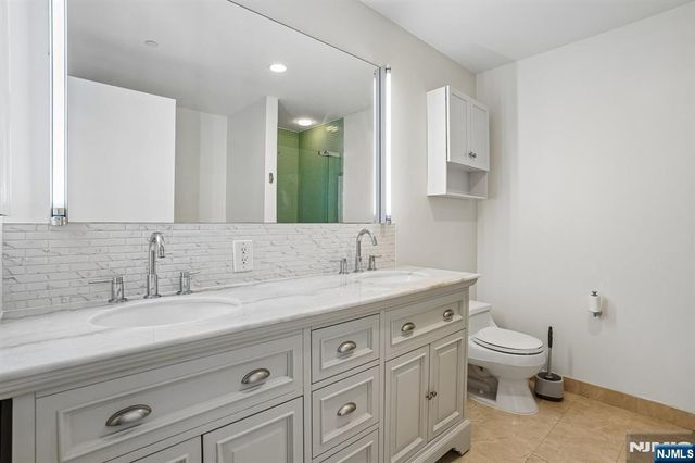 1215 Hudson Park, Edgewater, NJ 07020