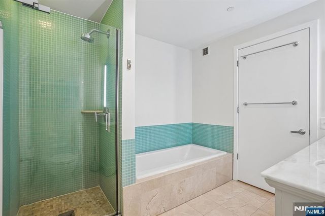 1215 Hudson Park, Edgewater, NJ 07020