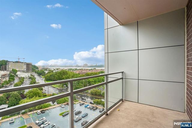 1215 Hudson Park, Edgewater, NJ 07020