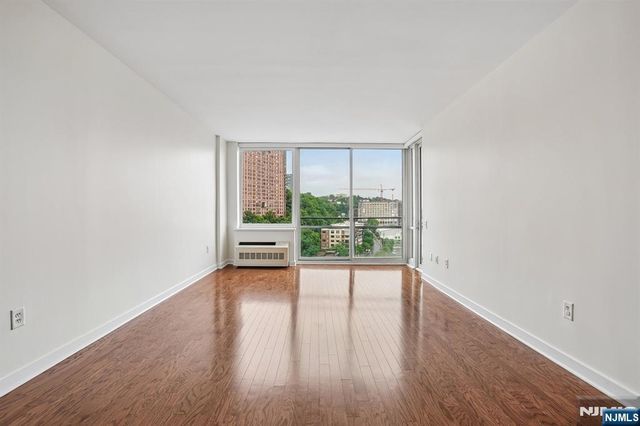 1215 Hudson Park, Edgewater, NJ 07020