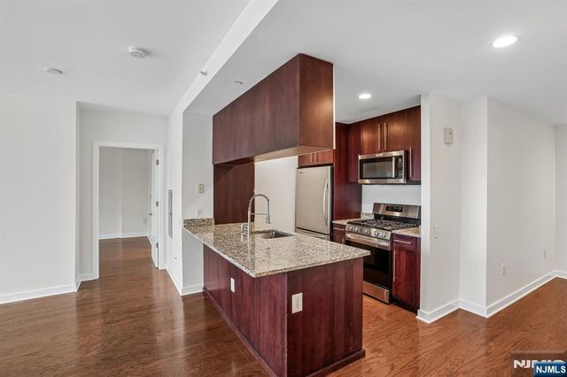 1215 Hudson Park, Edgewater, NJ 07020