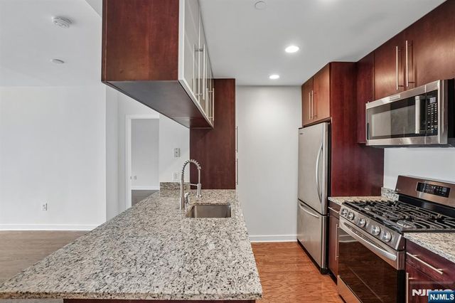1215 Hudson Park, Edgewater, NJ 07020
