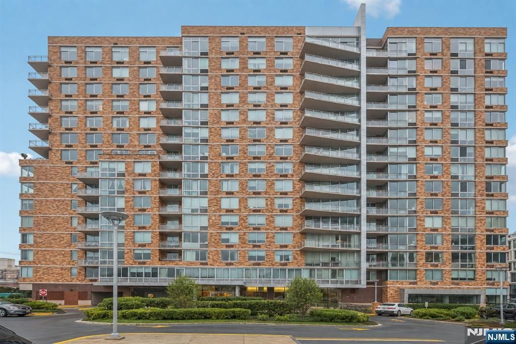 1215 Hudson Park, Edgewater, NJ 07020