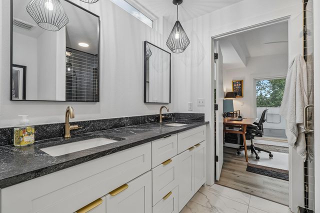 1406 Camelot CIR 2, Austin, TX 78745