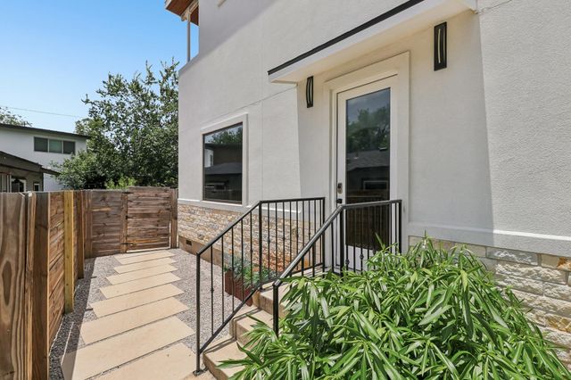 1406 Camelot CIR 2, Austin, TX 78745