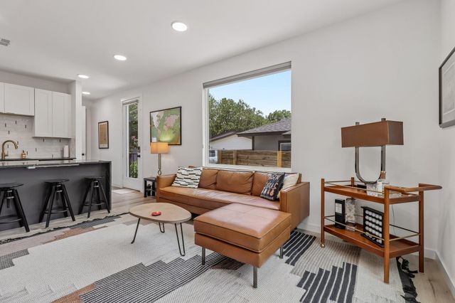 1406 Camelot CIR 2, Austin, TX 78745