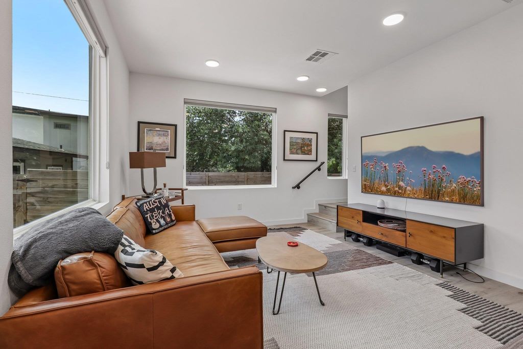 1406 Camelot CIR 2, Austin, TX 78745