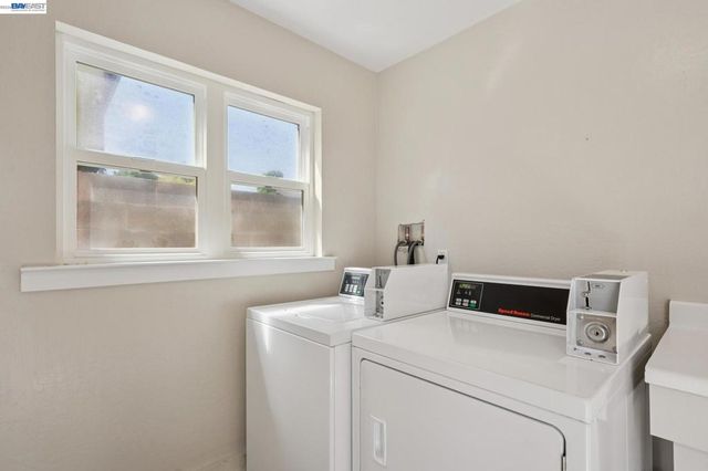 2021 Clinton Ave, Alameda, CA 94501