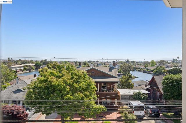 2021 Clinton Ave, Alameda, CA 94501