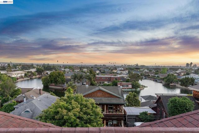 2021 Clinton Ave, Alameda, CA 94501