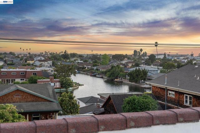 2021 Clinton Ave, Alameda, CA 94501